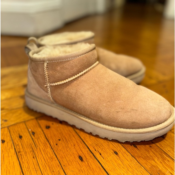 Tan uggs - Picture 4 of 4